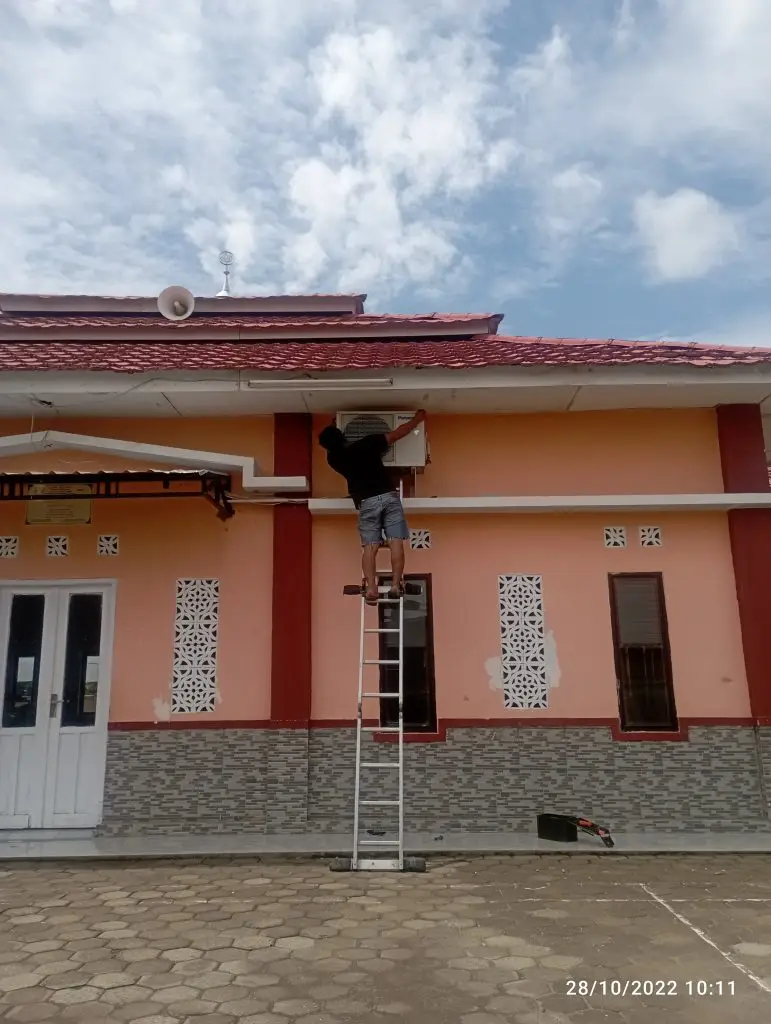 Service ac makassar hubungi zulfikar 0821 5504 4996