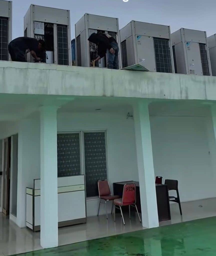 Service ac daikin makassar